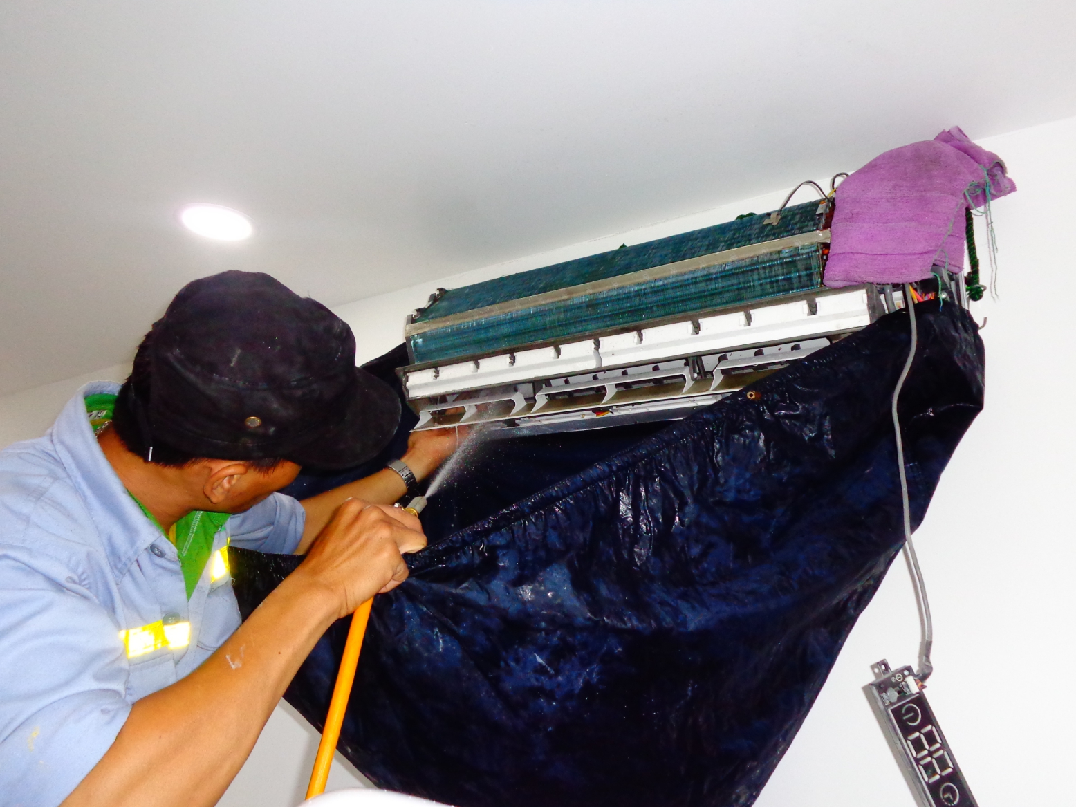 Vệ sinh máy lạnh quận 6