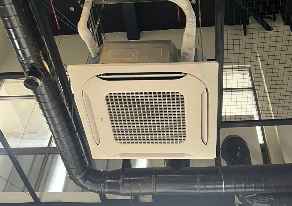 Vệ Sinh Máy Lạnh Âm Trần và Cassette