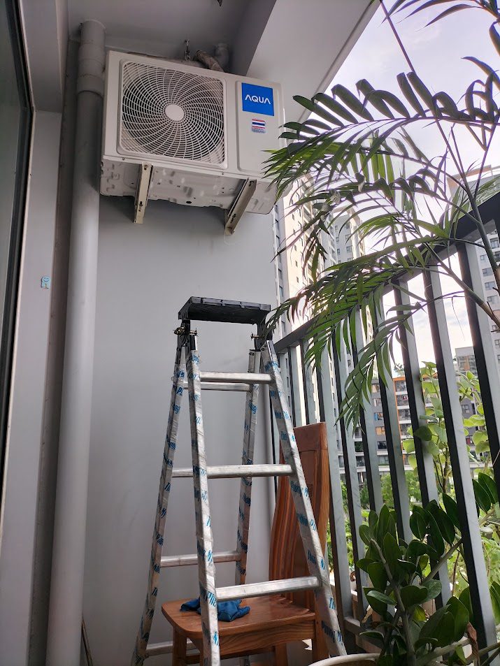 Sửa máy lạnh treo tường nhà bè